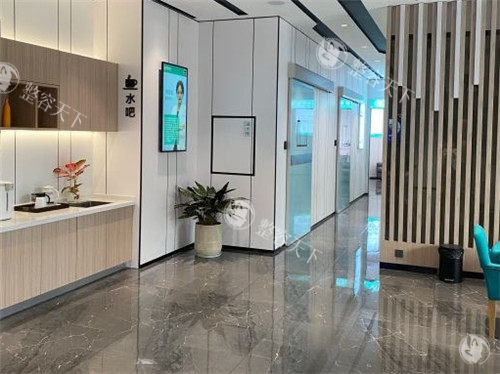 莆田青逸植发医院水吧区