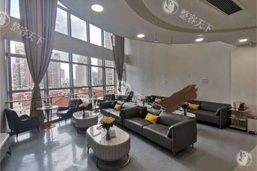 袁玉坤在上海哪家医院？找他抽脂需要预约很久吗？美莱整形的高人气医生，点此快速预约