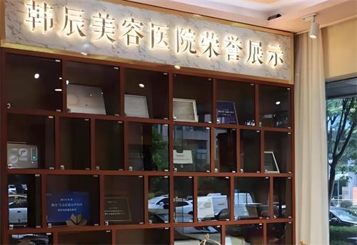 腰腹吸脂求介绍好的医院！公布武汉抽脂好的三大医院名单及收费价格表