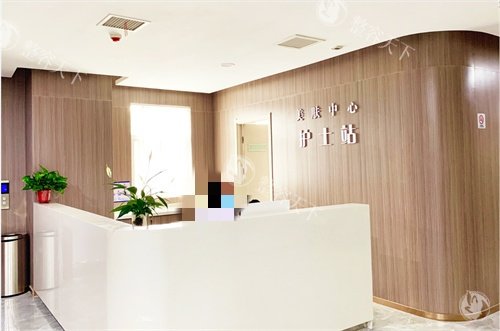 南阳仁康整形2025价格表来袭：硅胶假体隆鼻5000 元起、M型植发17578 元起、隆胸10000元起