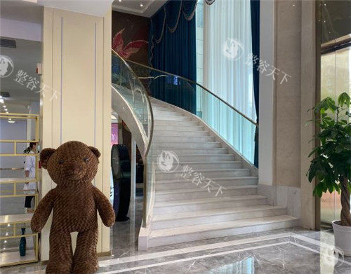 重庆星薏整形医院楼梯间