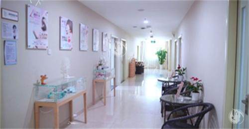 深圳港龙妇产医院过道区