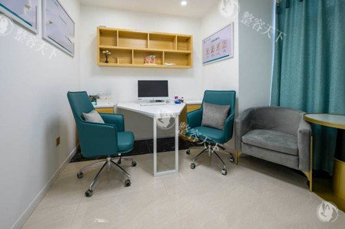 西安青禾初植发整形面诊室环境