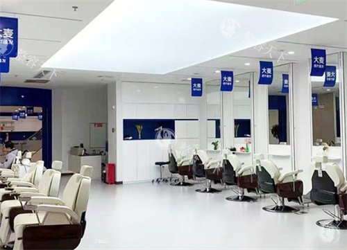 成都大麦植发等候区环境图