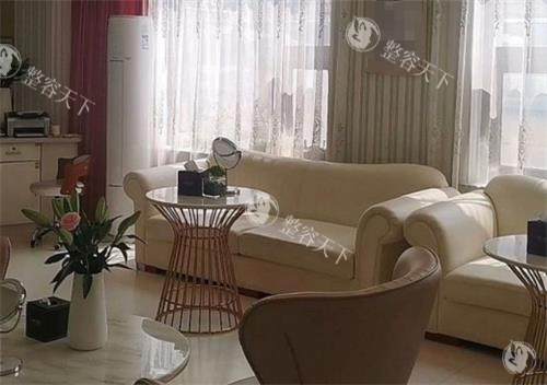 郑州韩辰华领整形大厅休息区