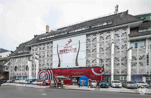 成都美莱整形大胸缩小能做吗？改良术式+隐蔽切口揭秘，吴江山医生团队实例里藏着你要的答案！