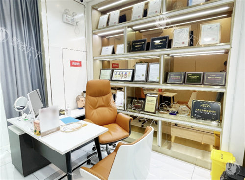 苏州百年植发面诊室