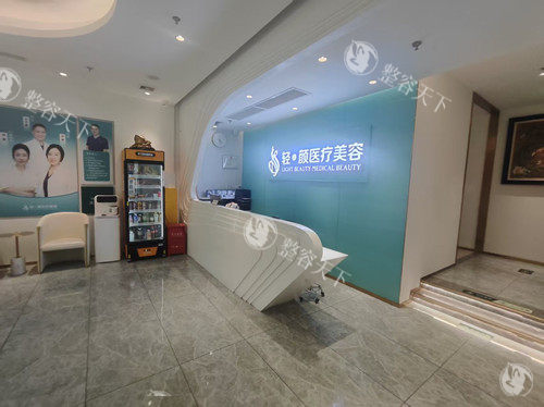 北京轻美颜做眼袋多少钱？小创口祛眼袋16800元起，4C不开刀26800元起