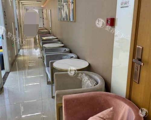 北京惠合嘉美医疗美容医院走廊休息区环境