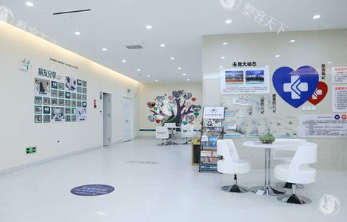 昆明昆大疤痕医院大厅环境实拍图