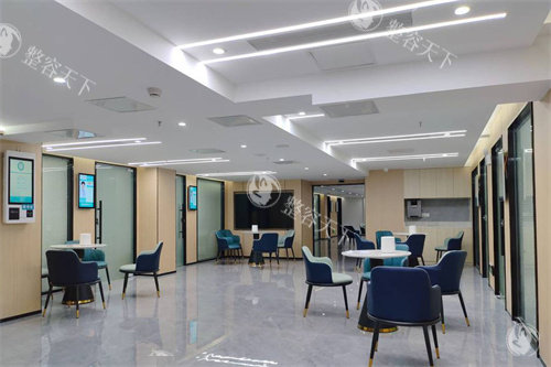 长沙中科皮肤病医院大厅休息区
