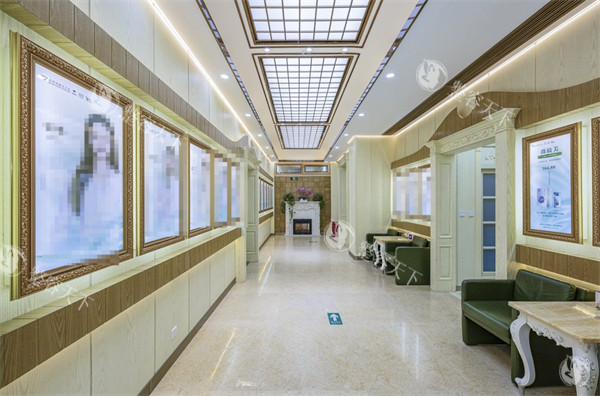 北京润美玉之光医疗美容走廊环境图