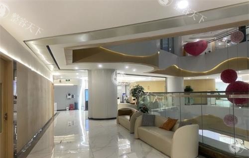 成都军大整形美容医院二楼环境