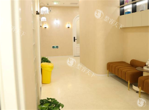 北京京城皮肤医院走廊