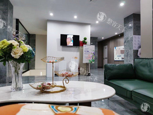 天门市白年医疗美容大厅休息区