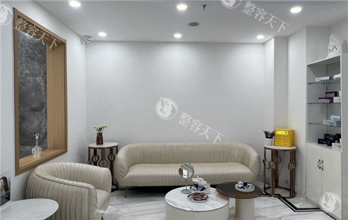 北京瀛美医疗美容2025 价格表查询：开眼角 2999 元起、 M 唇1999 元起、磨骨39000元起