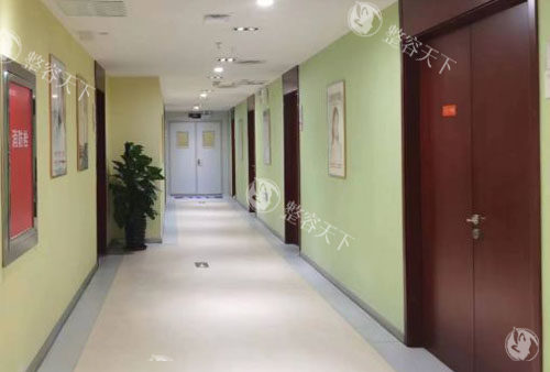 福州美贝尔整形走廊环境实拍图