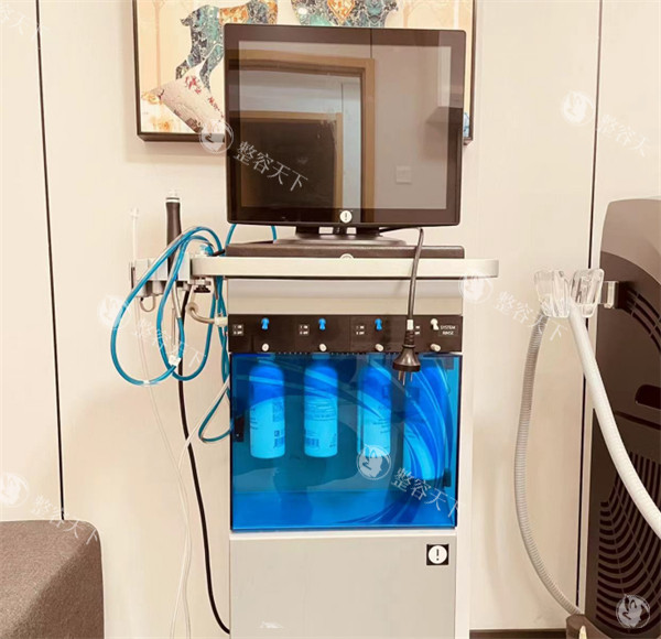 北京童仁医疗美容 2025 价格表公布：面部提升16800 元起、眼修复29800 元起、脂肪隆胸50000 元起