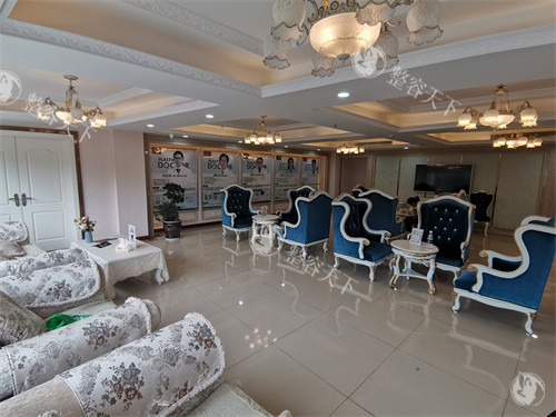 成都艾米丽休息角