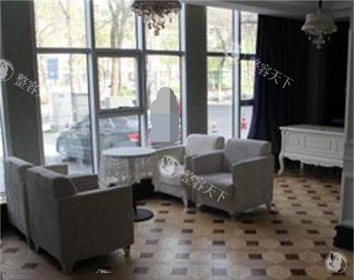 新疆青松星范医疗美容门诊部接待区