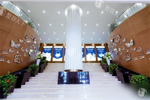 东莞爱思特医疗美容正规吗？是正规的！25年收费价目表及整友评价一览