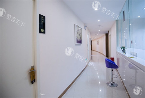东莞爱思特医疗美容二楼走廊图