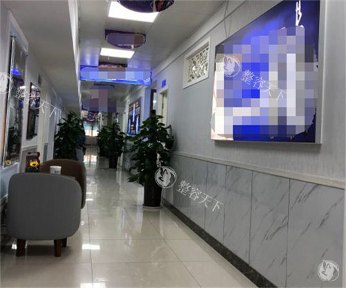 成都军建医院疤痕科走廊环境