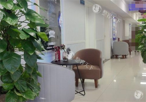 成都军建医院疤痕科等待区