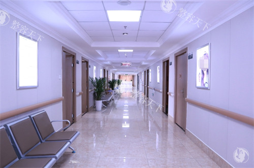 成都友谊医院疤痕科走廊环境一览图