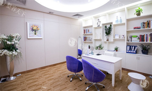 东莞爱思特医疗美容二楼收费室环境