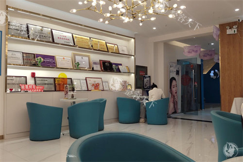 郑州梨花雨整形大厅环境