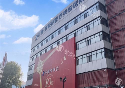 石家庄美联臣整形美容吸脂价格：郭东超院长艺术化雕刻马甲线，创伤小改善快，疤痕隐蔽