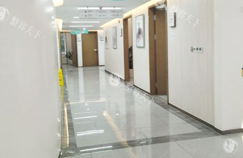 杭州天鑫医疗美容走廊环境实拍图.jpg