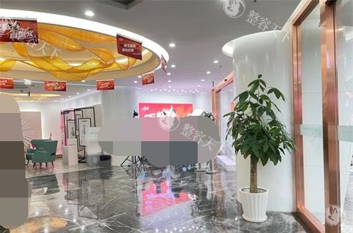 重庆军美整形医院大厅环境.jpg