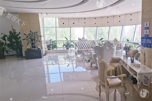 西宁华美整形前厅环境.jpg