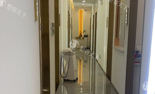 广州青颜医疗美容走廊环境图.jpg