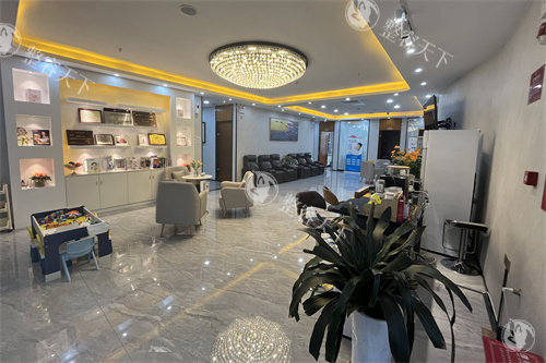 深圳博耀齿科红岭门店大厅休息区.jpg